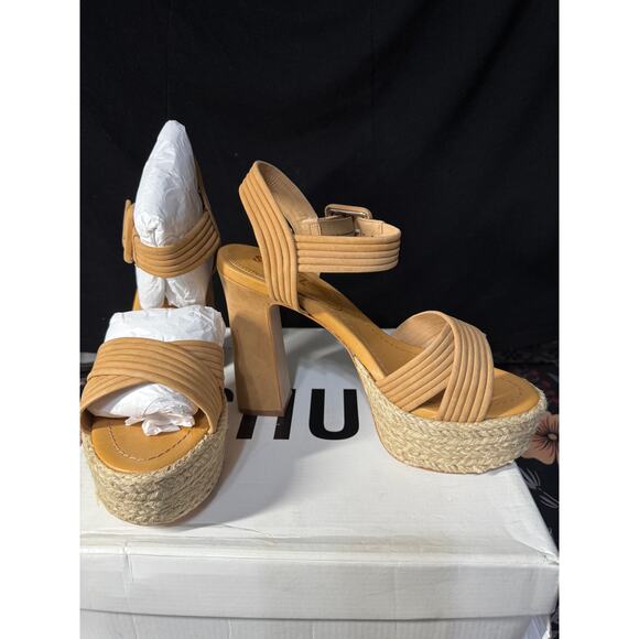 $158 MSRP - Schutz Blisse Platform - Sz 7.5 - NWB - Picture 3 of 6